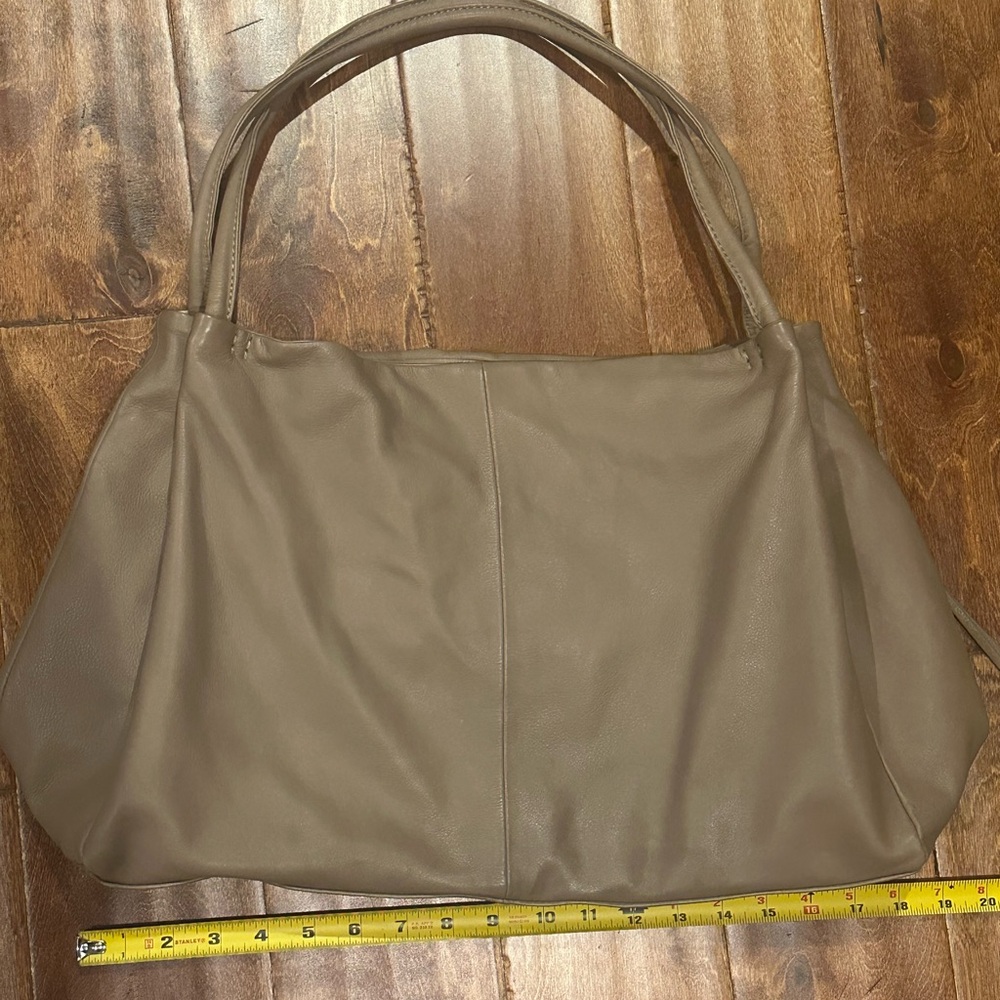 Elegant Tan Leather Tote Bag